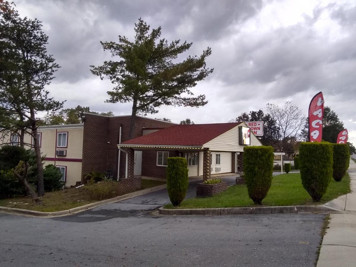 Red Crown Inn Laurel Bagian luar foto