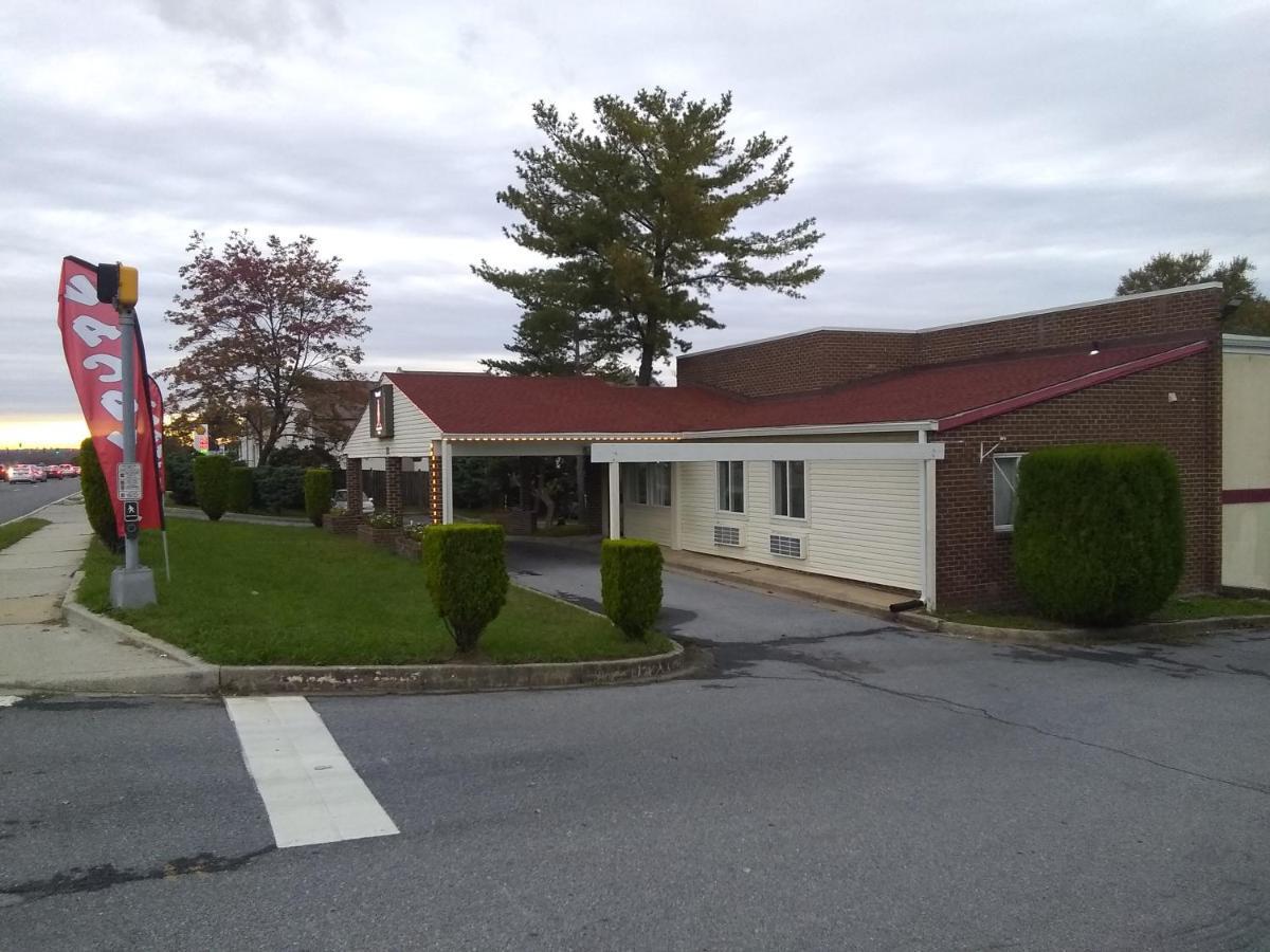 Red Crown Inn Laurel Bagian luar foto