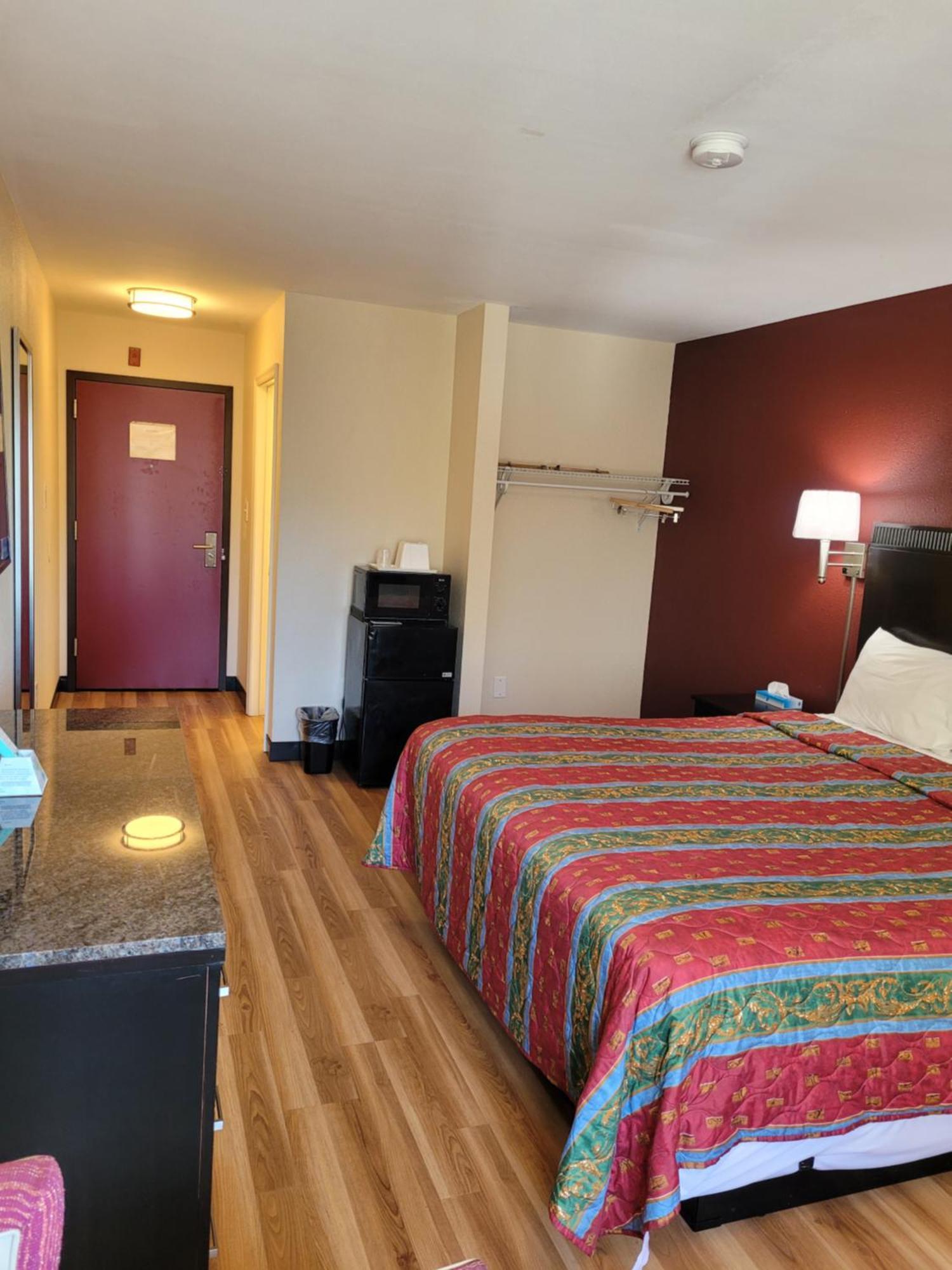 Red Crown Inn Laurel Bagian luar foto