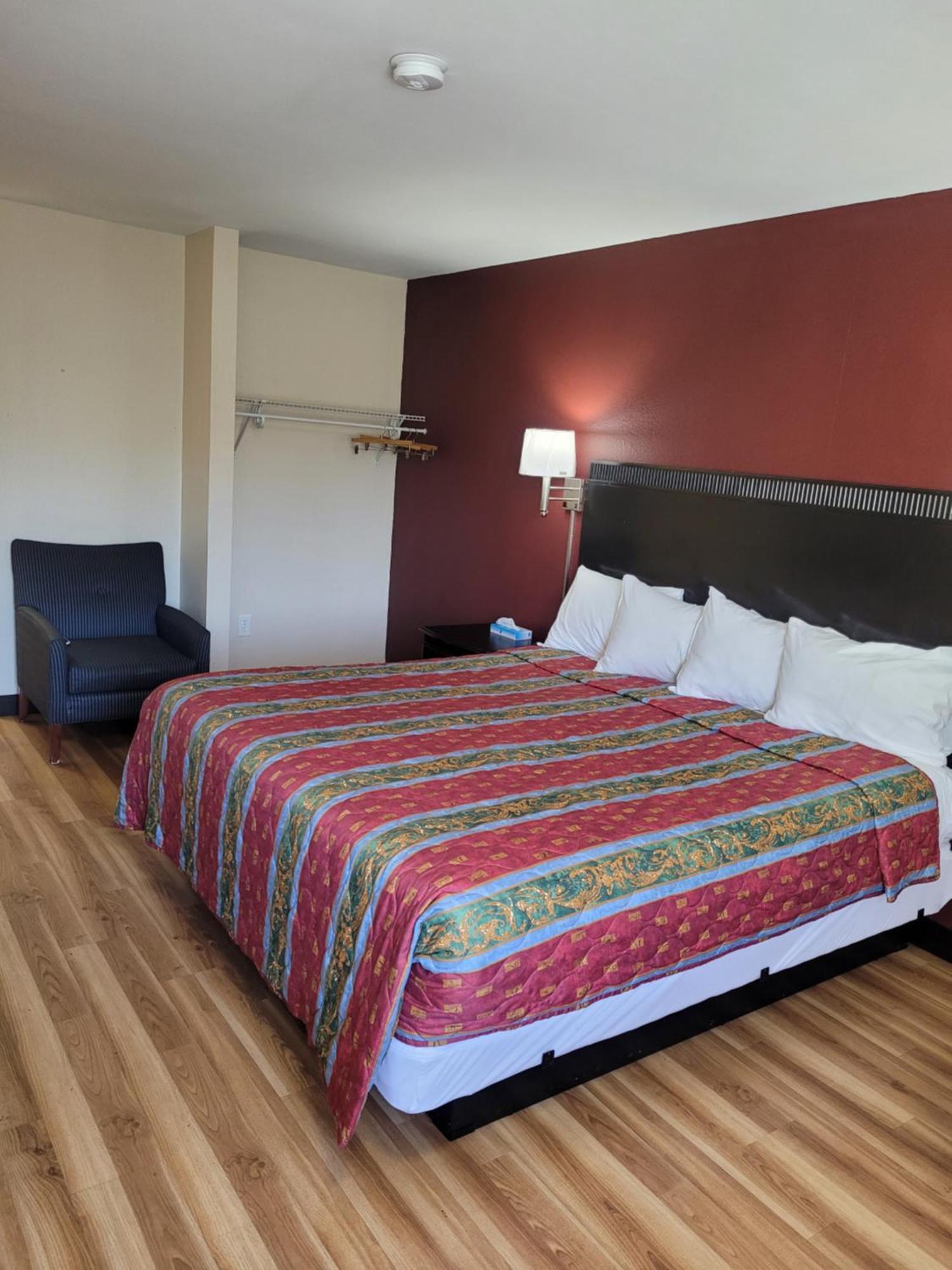 Red Crown Inn Laurel Bagian luar foto